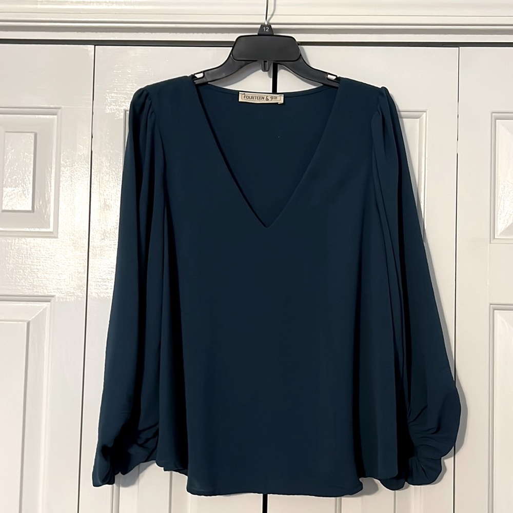 Misses teal green top with billowing sleeves. Size large